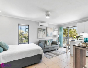 Beach Road Condo, Private Deck, Siesta Key Village Beach Walkable